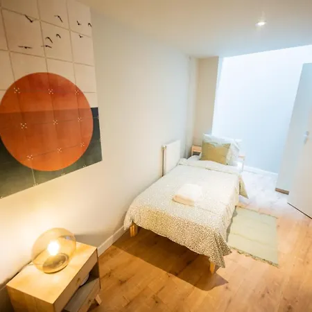 Apartment Creative 3 Bedroom 79m2 -bsh25-