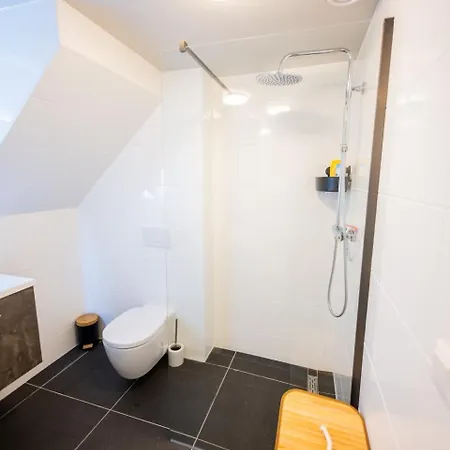 Apartment Creative 3 Bedroom 79m2 -bsh25- Rotterdam